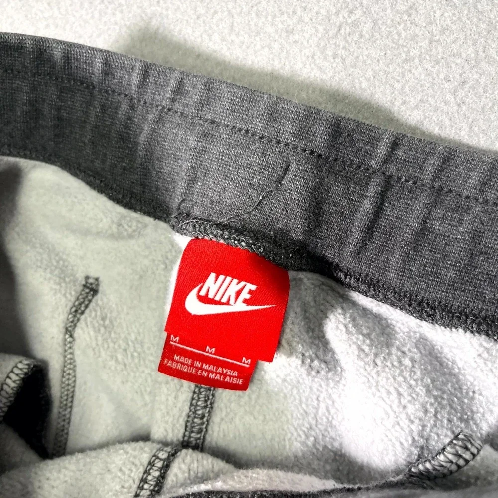 Nike Sweatpants Mens Medium Gray Swoosh Logo Fleece Lined Tapered Leg Outdoor‎